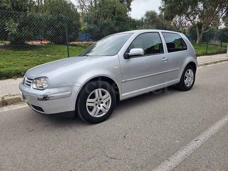 Usado VW Golf IV Highline 105 CV (77 kW) 2001 Gris / plata Berlina