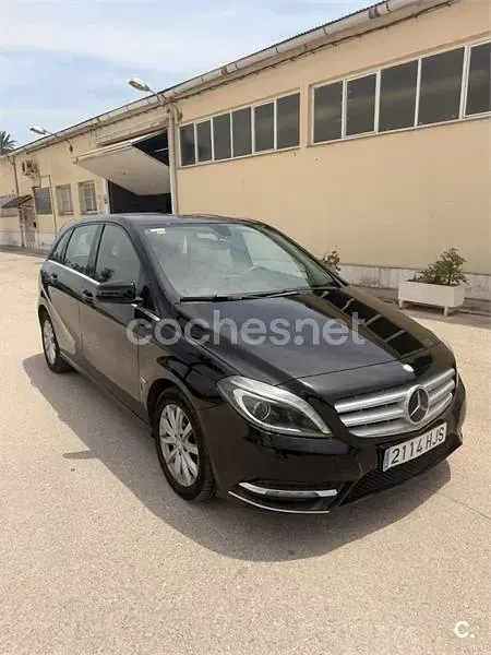 Usado Mercedes B180 109 CV (80 kW) 2013 Negro Monovolumen