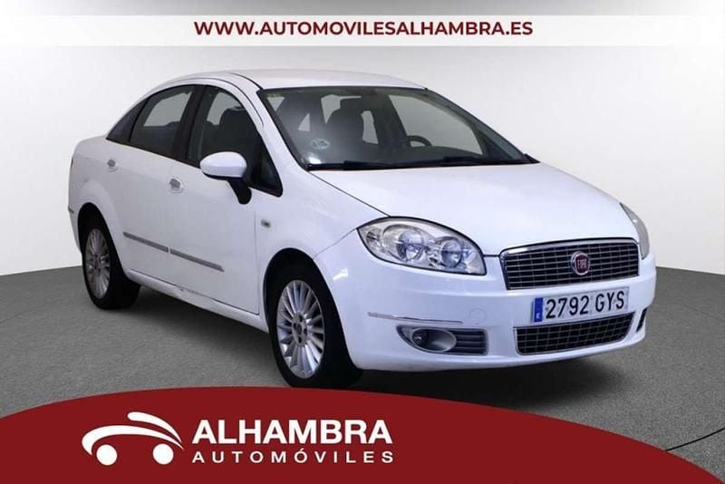 Usado Fiat Linea Emotion 105 CV (77 kW) 2010 Blanco Berlina