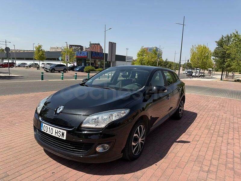 Usado Renault Mégane GrandTour Dynamique 110 CV (80 kW) 2014 Negro Familiar