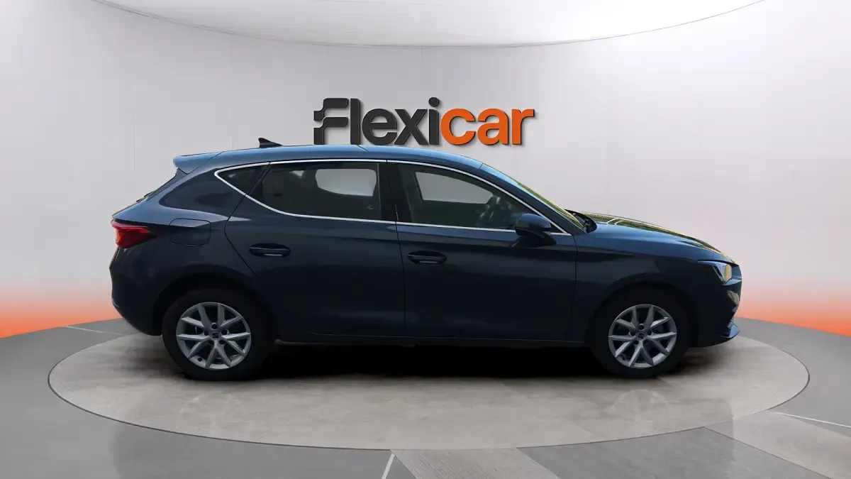 Usado Seat Leon Style 116 CV (85 kW) 2024 Gris Berlina