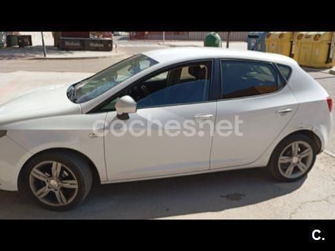 Usado Seat Ibiza Reference 75 CV (55 kW) 2011 Blanco Berlina