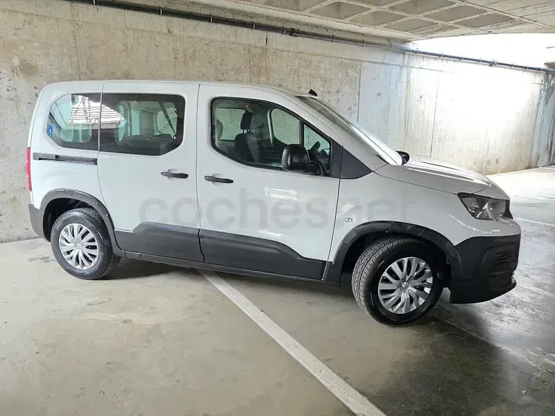 Usado Peugeot Rifter Active 100 CV (73 kW) 2020 Blanco Monovolumen