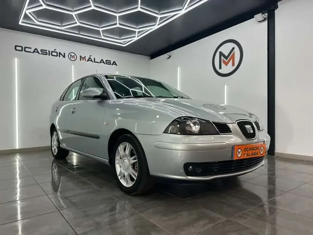 Usado Seat Cordoba Reference 101 CV (74 kW) 2005 Plateado Berlina