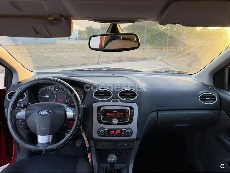 Usado Ford Focus Trend 115 CV (84 kW) 2007 Rojo Berlina