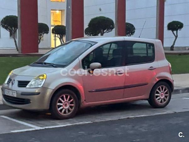 Usado Renault Modus Dynamique 80 CV (58 kW) 2004 Beige Monovolumen