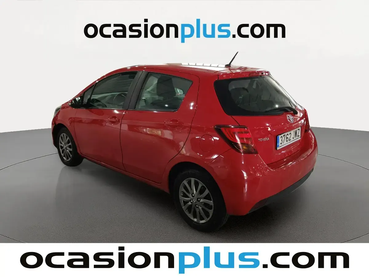 Usado Toyota Yaris Active 99 CV (72 kW) 2017 Rojo Utilitario