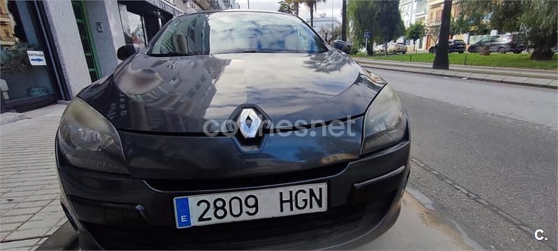 Usado Renault Mégane GrandTour Expression 105 CV (77 kW) 2011 Negro Familiar