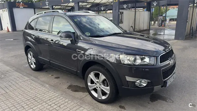Usado Chevrolet Captiva LTZ 184 CV (135 kW) 2012 Gris / plata SUV