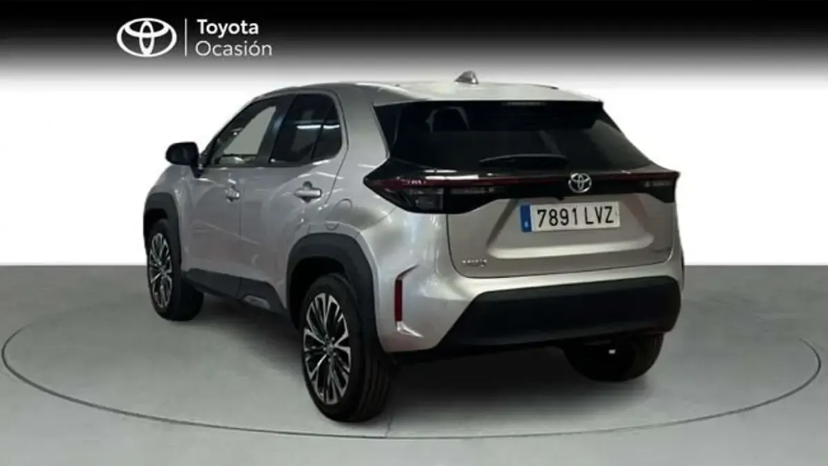 Usado Toyota Yaris Cross Plus 116 CV (85 kW) 2022 Gris SUV