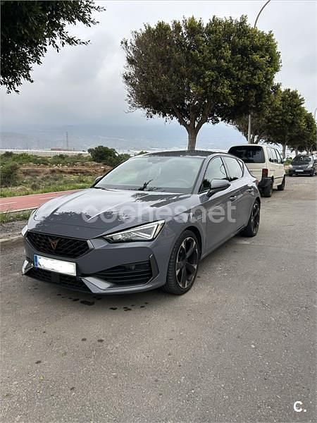 Usado Cupra Leon 150 CV (110 kW) 2024 Gris / plata Berlina