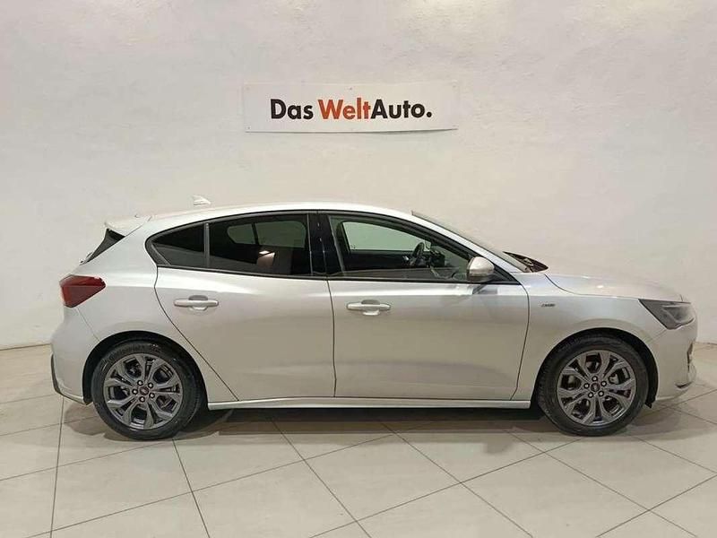 Usado Ford Focus ST-Line 155 CV (114 kW) 2023 Gris Utilitario