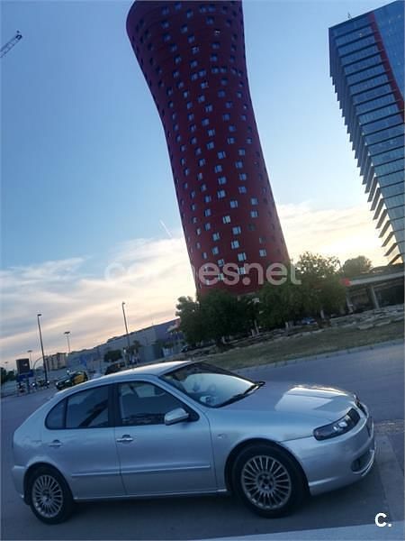 Usado Seat Leon Sport 180 CV (132 kW) 2000 Gris / plata Berlina