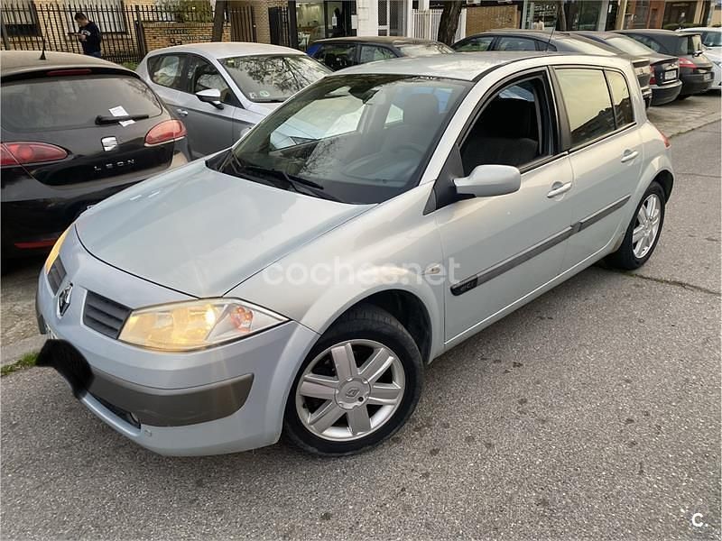 Usado Renault Mégane II Authentique 80 CV (58 kW) 2004 Gris / plata Berlina