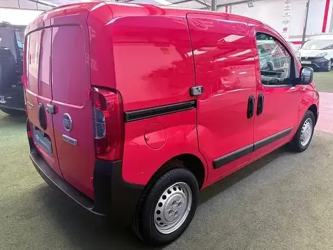 Usado Fiat Fiorino 75 CV (55 kW) 2015 Rojo Monovolumen