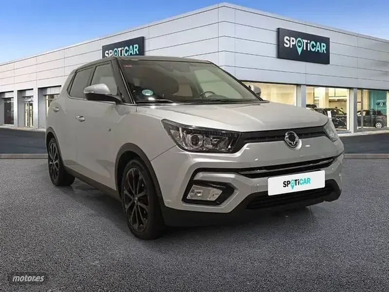 Usado SsangYong Tivoli Limited 115 CV (84 kW) 2019 Gris SUV