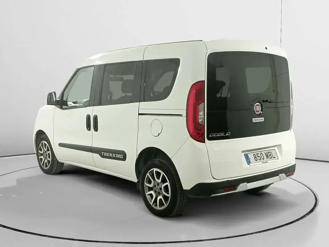 Usado Fiat Doblò Trekking 121 CV (88 kW) 2022 Blanco Monovolumen