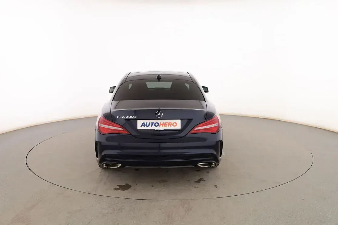 Usado Mercedes CLA200 AMG line 136 CV (100 kW) 2018 Azul Berlina