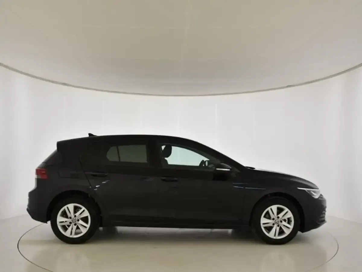 Usado VW Golf VIII Life 115 CV (84 kW) 2023 Negro
