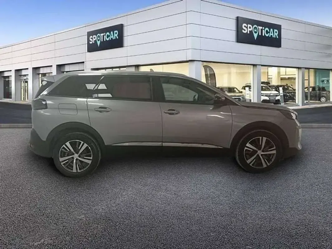 Usado Peugeot 5008 Allure 131 CV (96 kW) 2024 Gris SUV