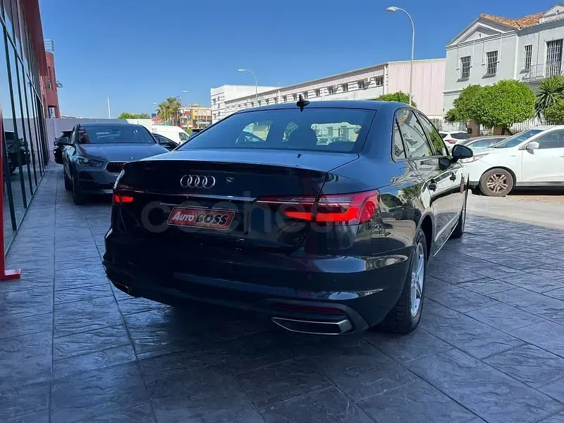 Usado Audi A4 Advanced 136 CV (100 kW) 2020 Gris / plata Berlina