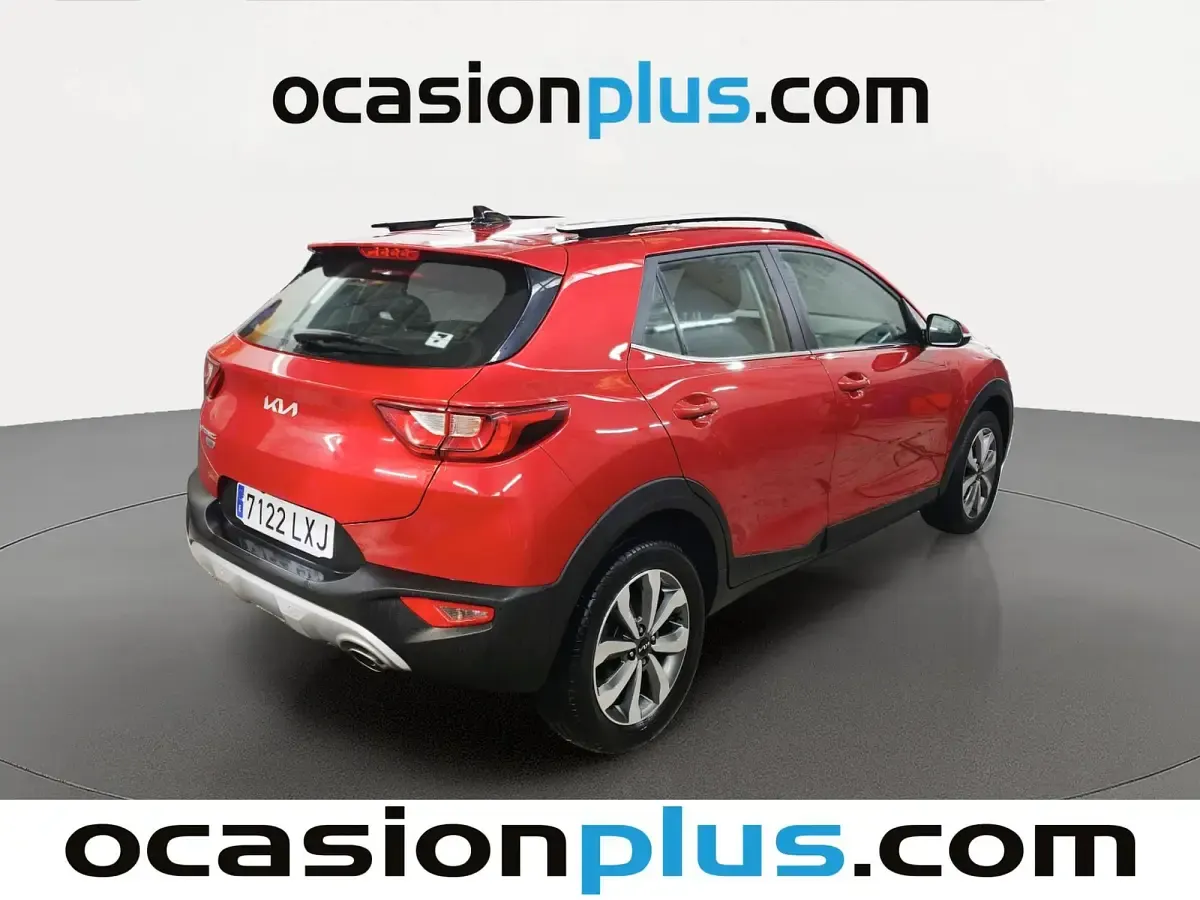 Usado Kia Stonic 101 CV (74 kW) 2022 Rojo SUV