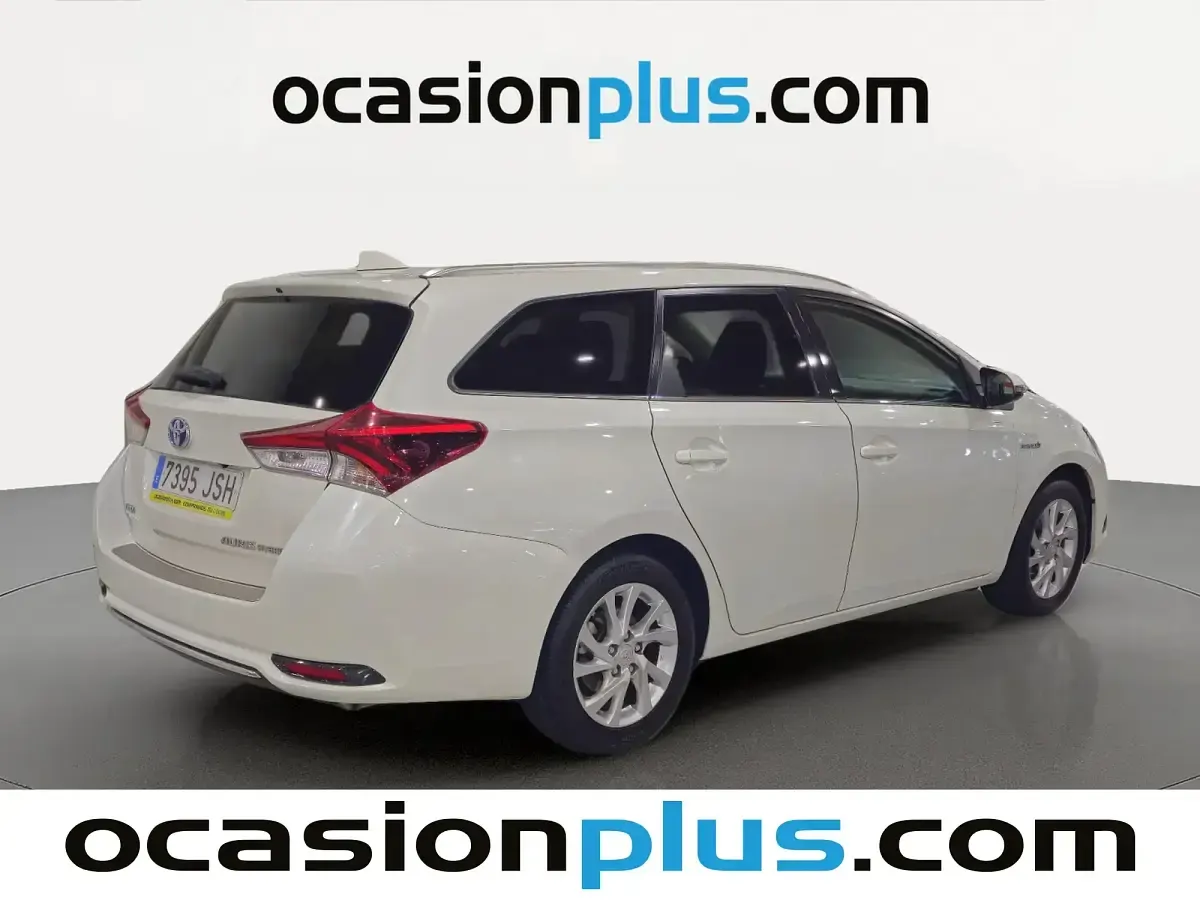 Usado Toyota Auris Hybrid Active 136 CV (100 kW) 2016 Blanco Familiar