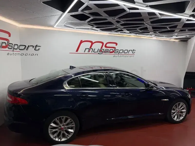 Usado Jaguar XF Luxury 240 CV (176 kW) 2014 Azul Berlina