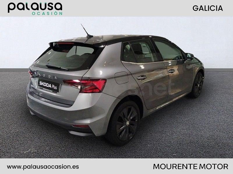 Usado Skoda Fabia Style 110 CV (80 kW) 2022 Gris / plata Berlina