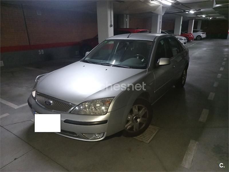 Usado Ford Mondeo Ghia 130 CV (95 kW) 2004 Gris / plata Berlina