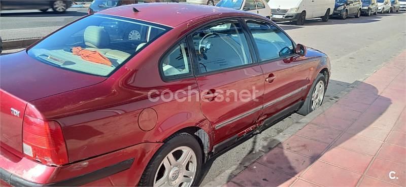 Usado VW Passat Comfortline 115 CV (84 kW) 2000 Marrón Berlina