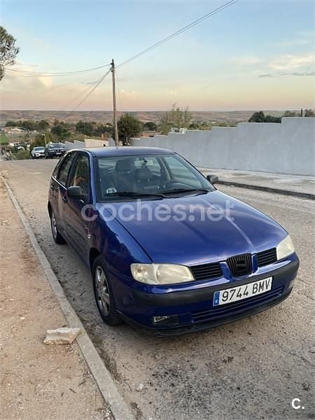 Usado Seat Ibiza Stella 75 CV (55 kW) 2001 Azul Utilitario