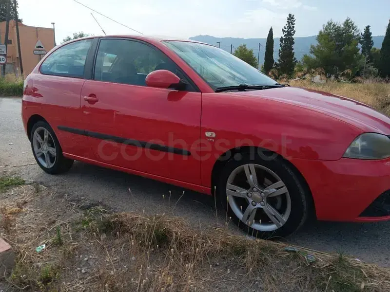Usado Seat Ibiza Sport 100 CV (73 kW) 2006 Rojo Utilitario