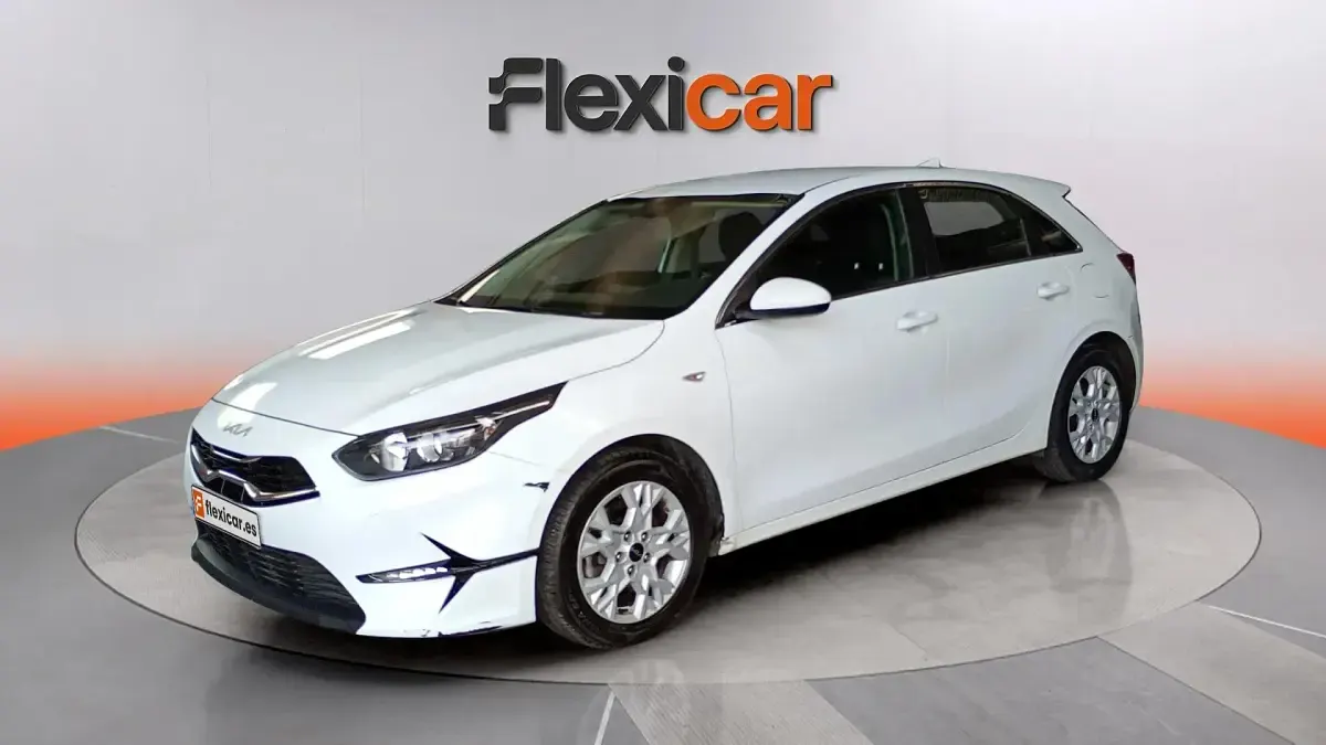 Usado Kia Ceed 136 CV (100 kW) 2023 Blanco Utilitario