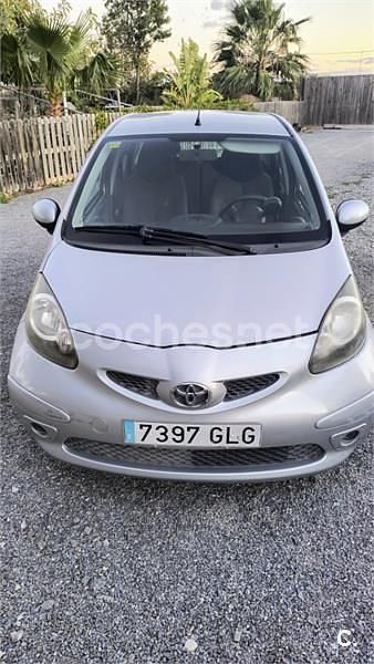 Usado Toyota Aygo Live 68 CV (50 kW) 2009 Gris / plata Utilitario