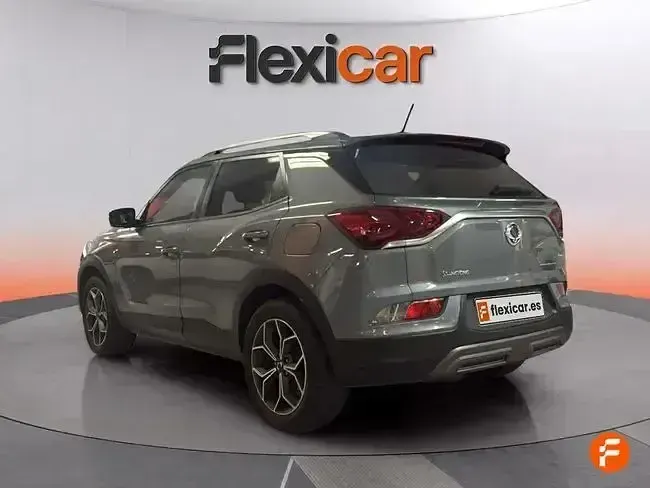 Usado SsangYong Korando 149 CV (109 kW) 2023 Gris