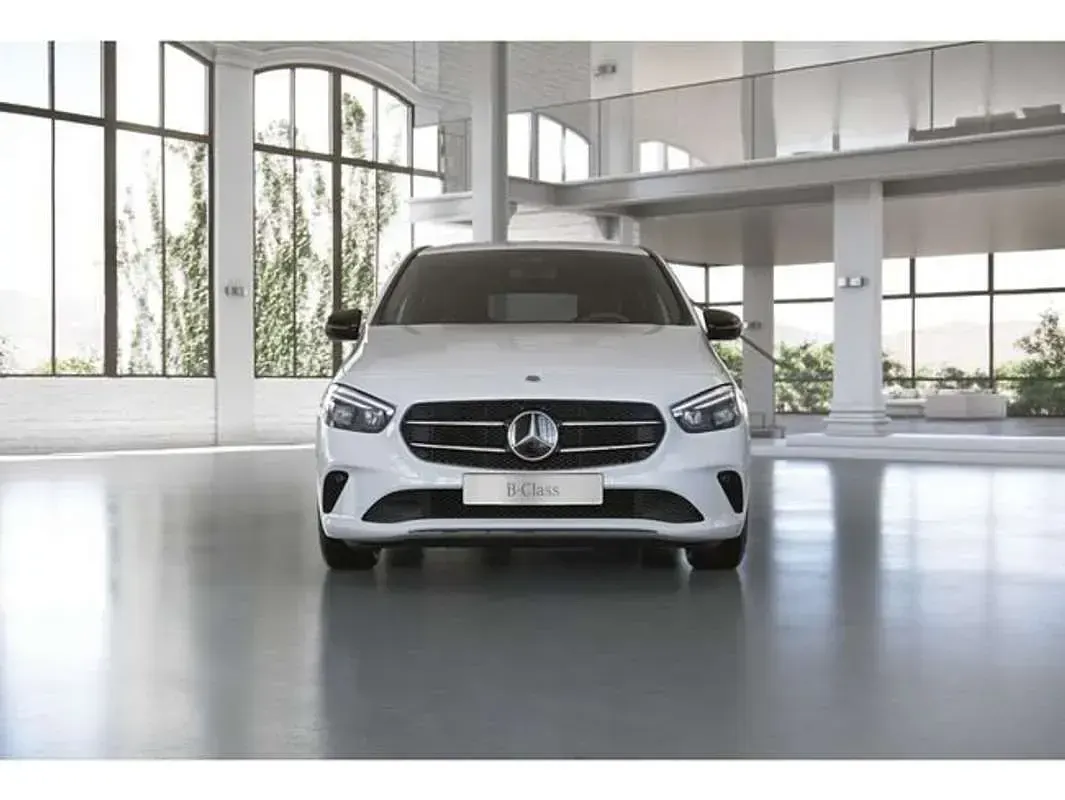 Usado Mercedes B180 136 CV (100 kW) 2020 Blanco Utilitario