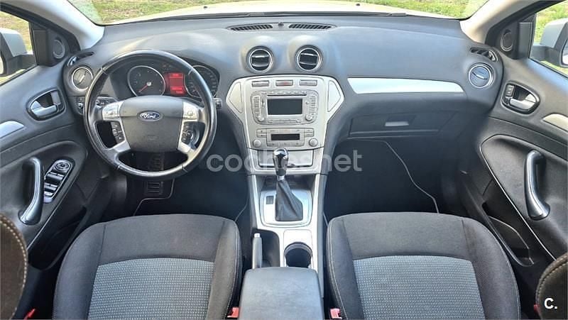 Usado Ford Mondeo Trend 140 CV (102 kW) 2010 Gris / plata Berlina