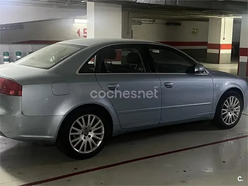Usado Audi A4 140 CV (102 kW) 2006 Azul Familiar