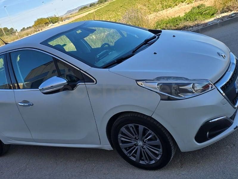 Usado Peugeot 208 Active 100 CV (73 kW) 2016 Blanco Utilitario