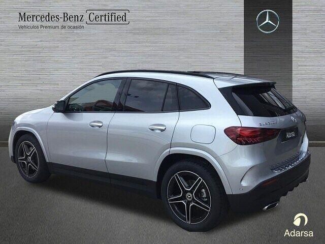Usado Mercedes GLA200 AMG line 150 CV (110 kW) 2025 Gris / plateado SUV