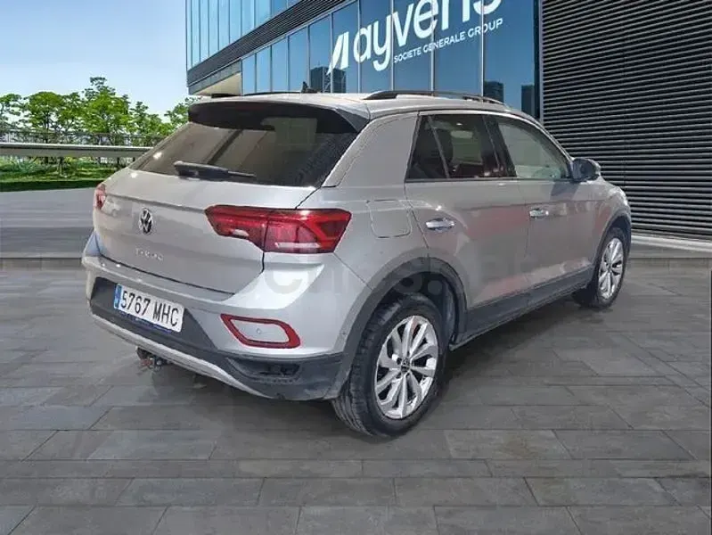 Usado VW T-Roc Life 115 CV (84 kW) 2023 Gris / plata SUV
