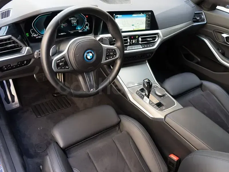 Usado BMW 330e Sport Line 292 CV (214 kW) 2022 Azul Berlina