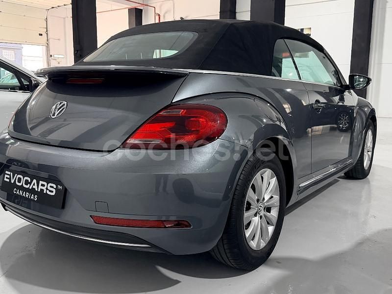 Usado VW Beetle Cabriolet Design 105 CV (77 kW) 2018 Gris / plata Descapotable