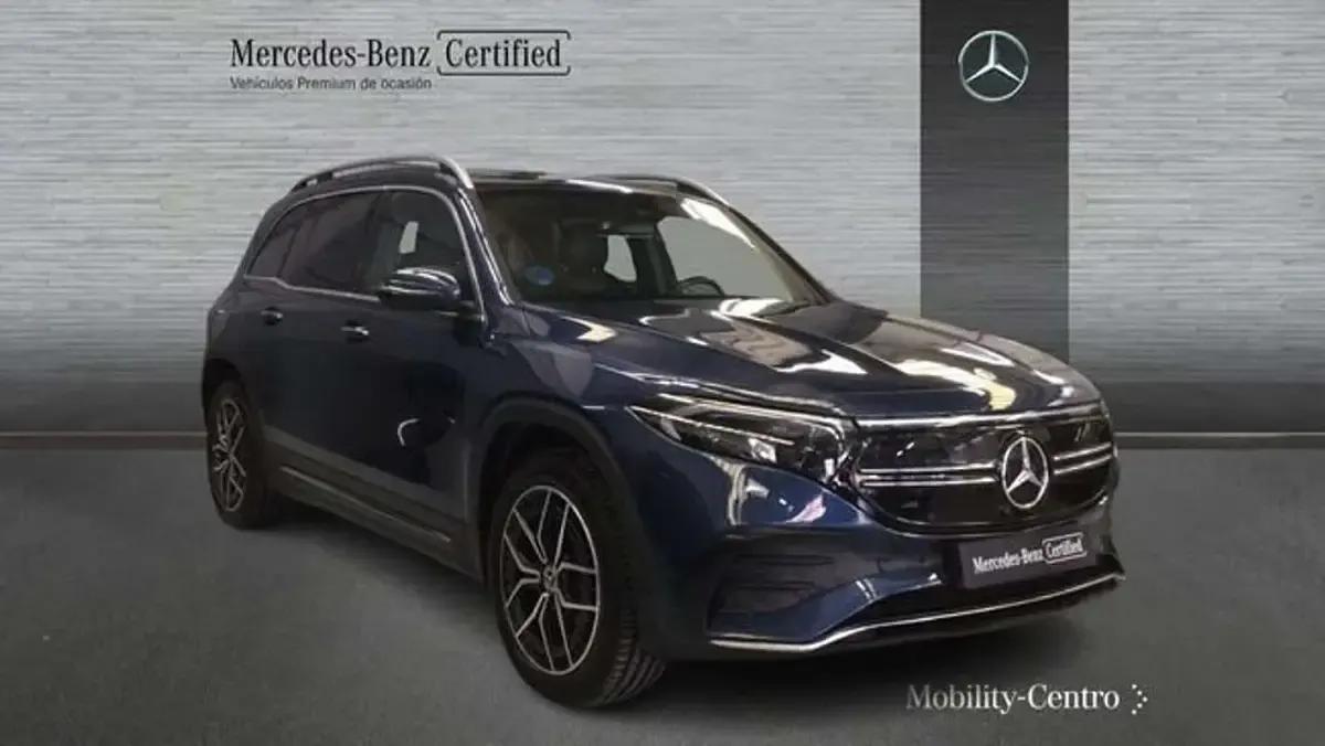 Käytetty Mercedes EQB300 AMG line 169 kW (231 HP) 2022 Sininen Katumaasturi