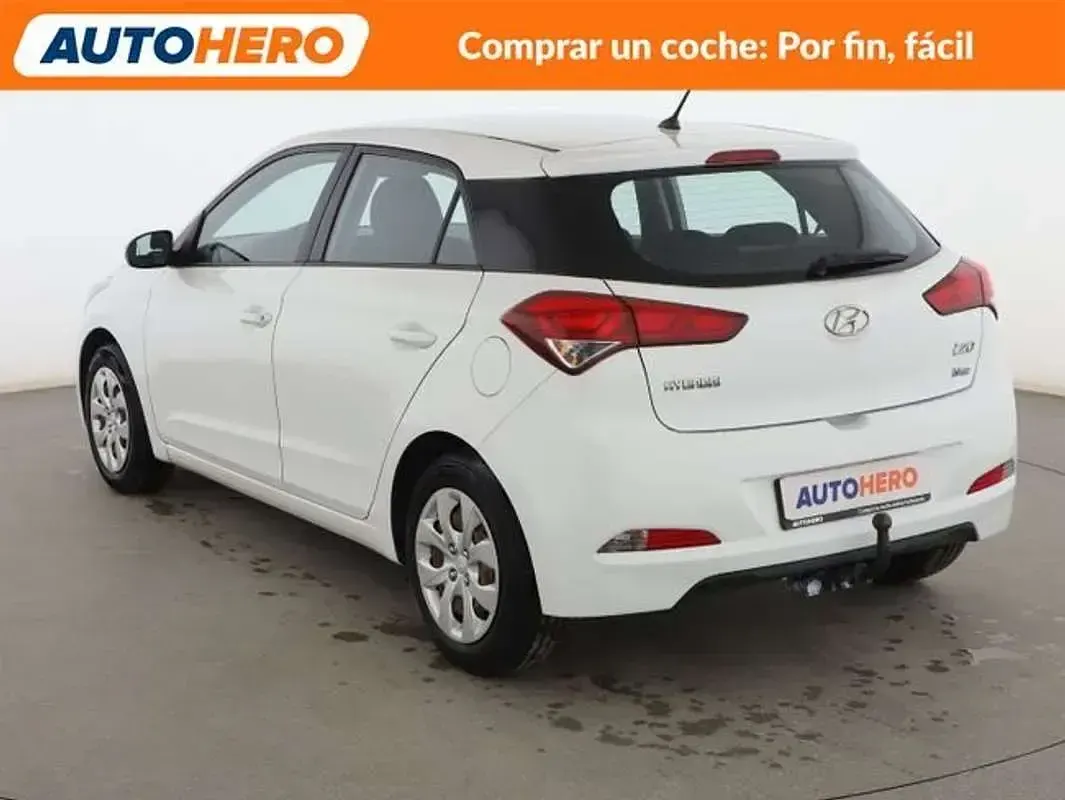 Usado Hyundai i20 75 CV (55 kW) 2015 Blanco Utilitario