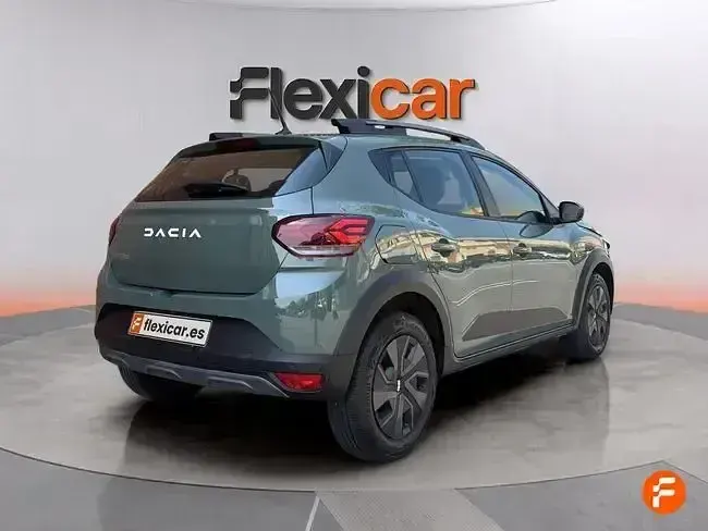 Usado Dacia Sandero Expression 101 CV (74 kW) 2024 Verde