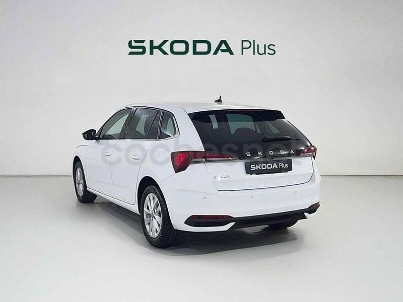 Usado Skoda Scala Selection 116 CV (85 kW) 2025 Blanco Utilitario