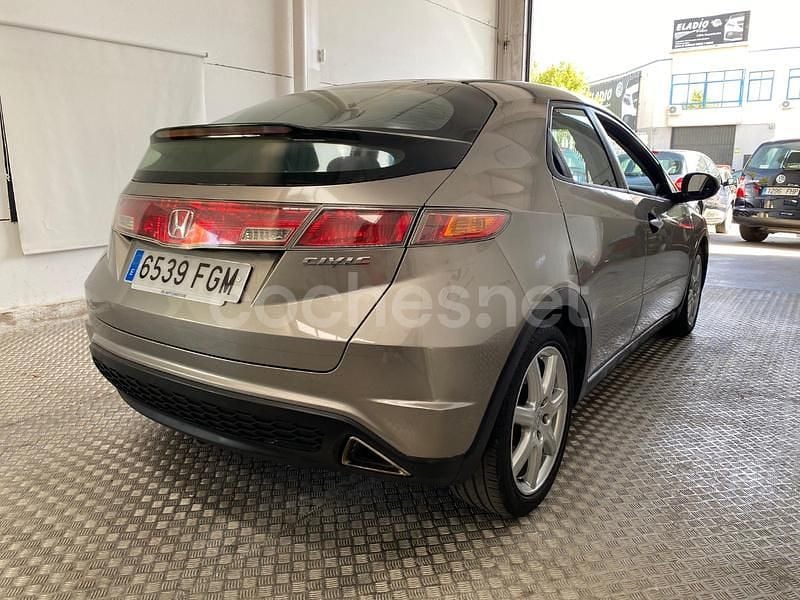 Usado Honda Civic Sport 140 CV (102 kW) 2007 Beige Berlina