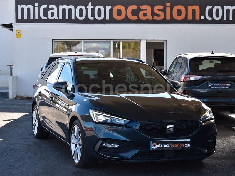 Usado Seat Leon FR 150 CV (110 kW) 2021 Gris / plata Familiar